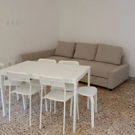 East 1 & 2 Νάπολη